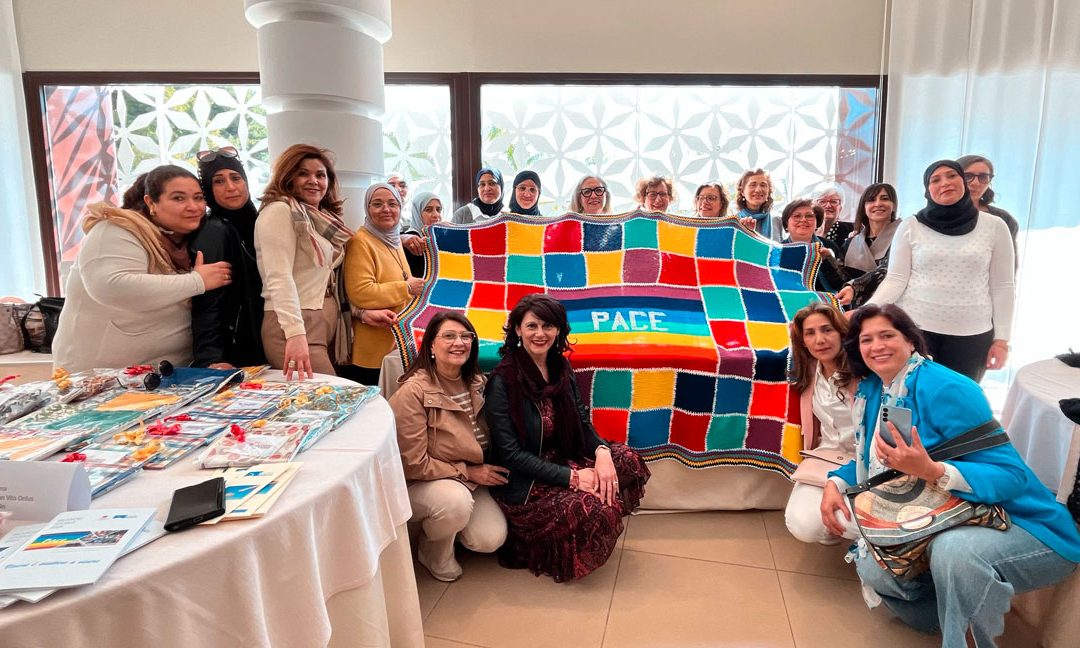 [L’INIZIATIVA] Da Mazara del Vallo a Sciacca: la coperta della pace al raduno delle sartorie sociali