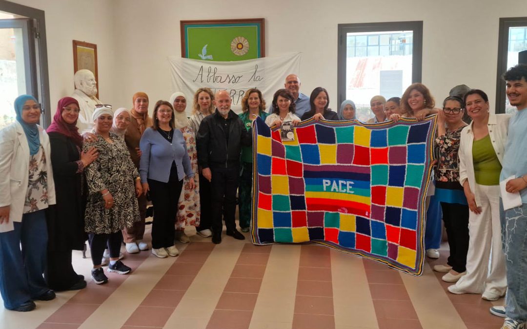 Alla biblioteca di Mazara il libro di Ester Rizzo e la coperta della pace